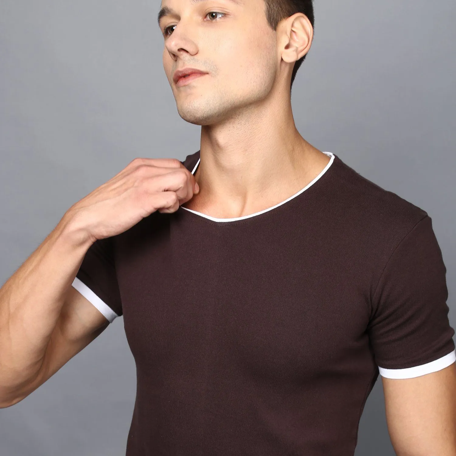 Basic Brown V-Neck T-shirt with Contrast Lining